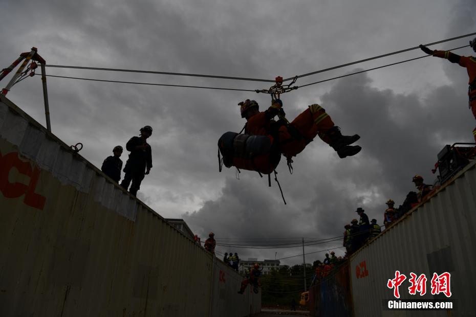 【中新網(wǎng)】云南省消防救援總隊(duì)舉行練兵比武競(jìng)賽